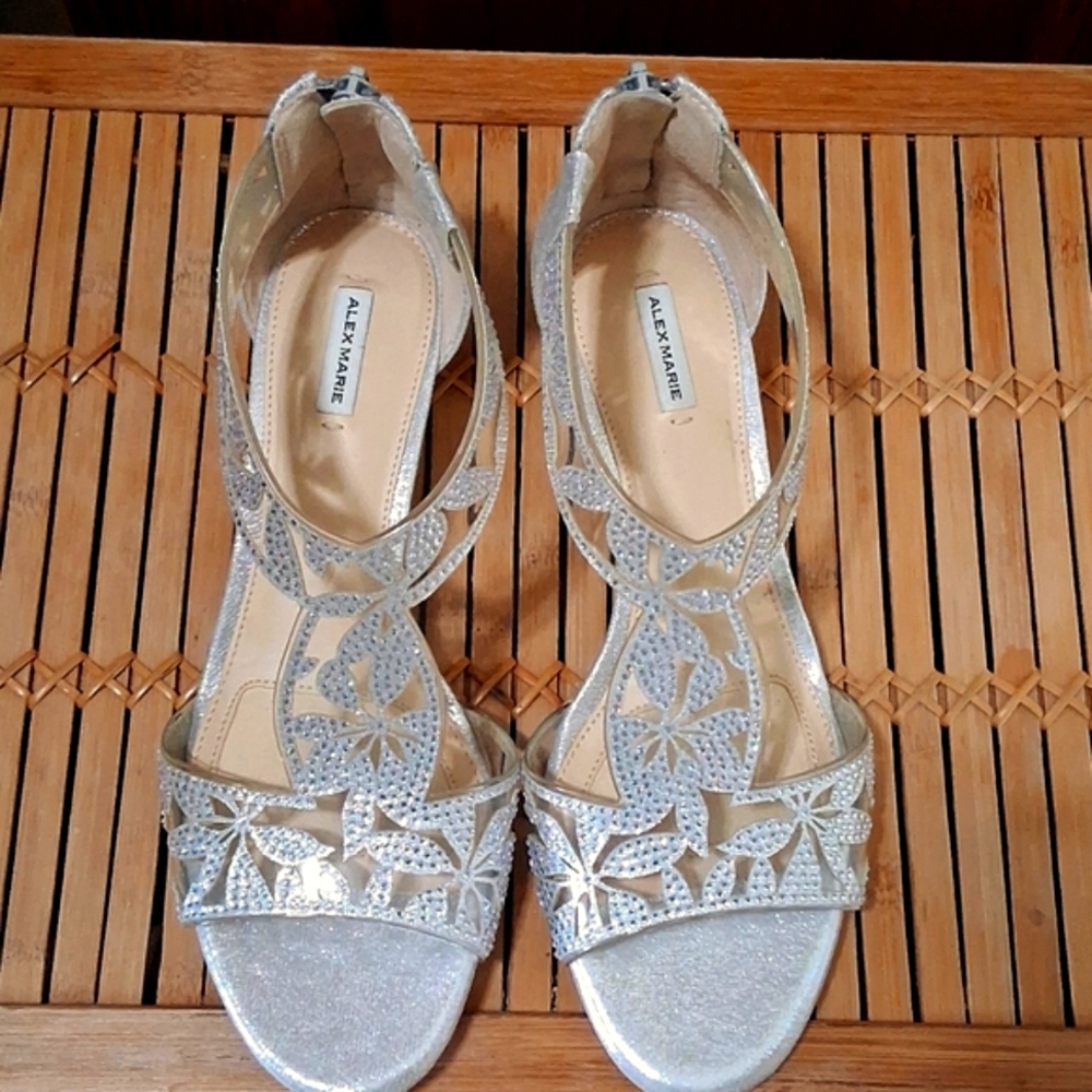 👠💎Alex Marie Silver Metallic Style Wedge Dress Shoes W/Clear Gems NEW! Sz 7.5